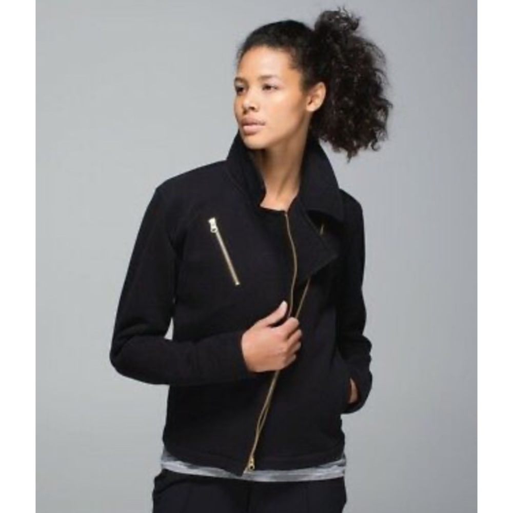 Black moto jacket🖤🤍